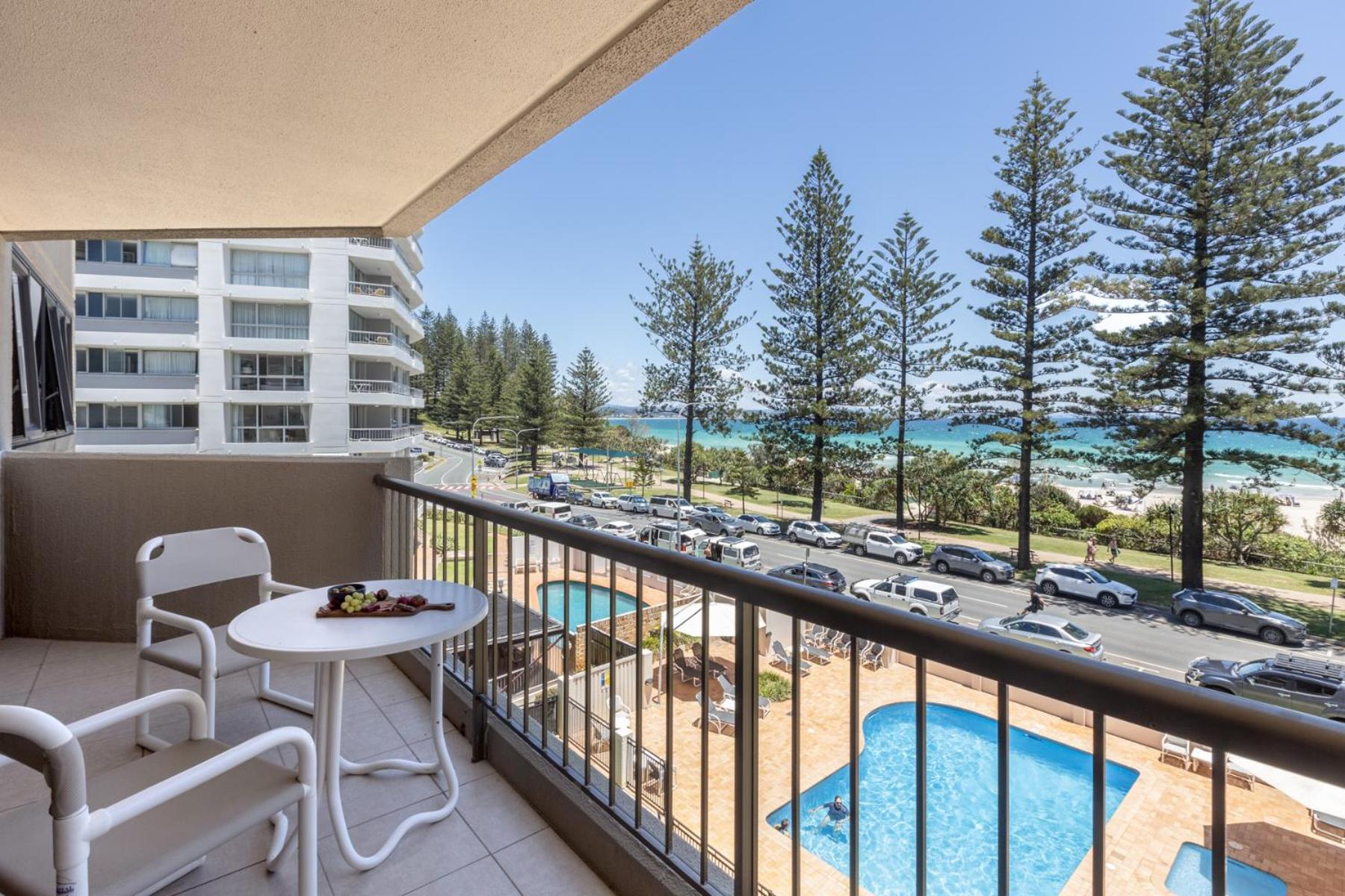 Columbia Beachfront Apartments On Rainbow Bay Gold Coast Exterior photo