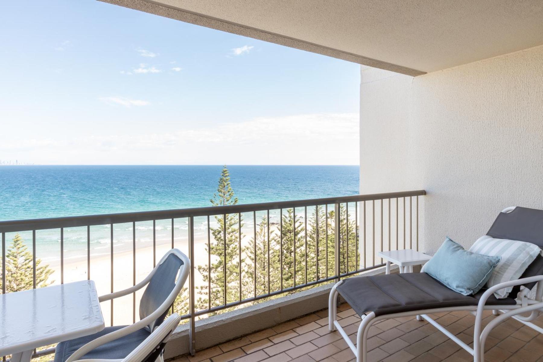 Columbia Beachfront Apartments On Rainbow Bay Gold Coast Exterior photo