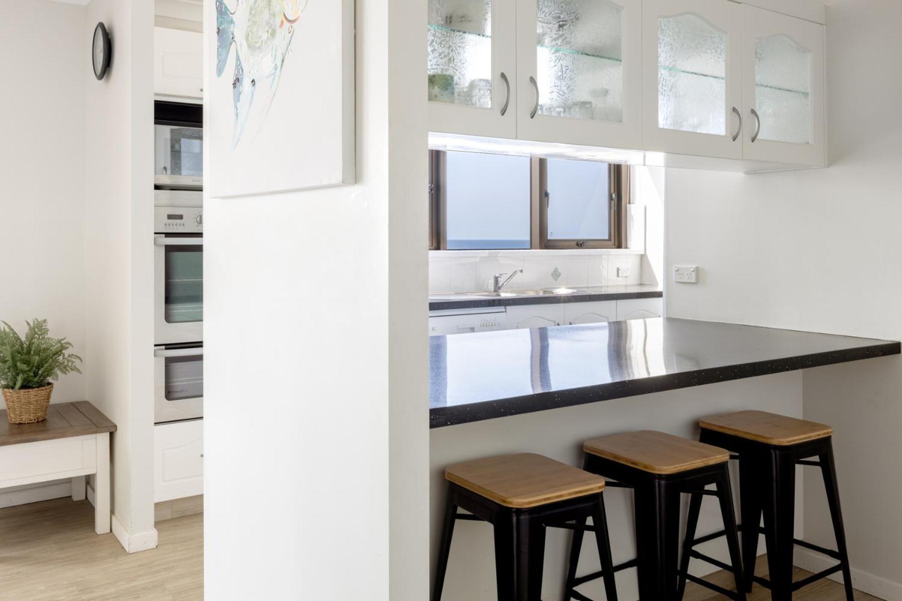 Columbia Beachfront Apartments On Rainbow Bay Gold Coast Exterior photo