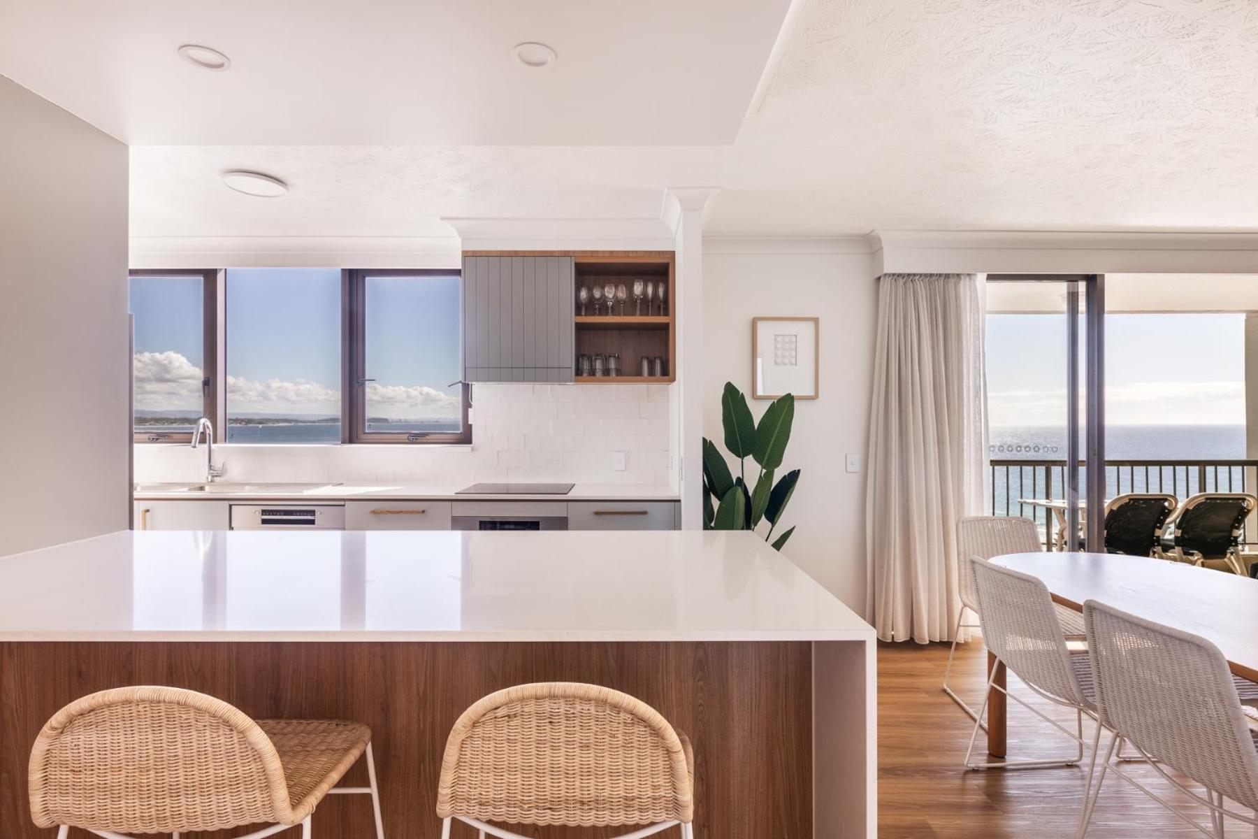 Columbia Beachfront Apartments On Rainbow Bay Gold Coast Exterior photo