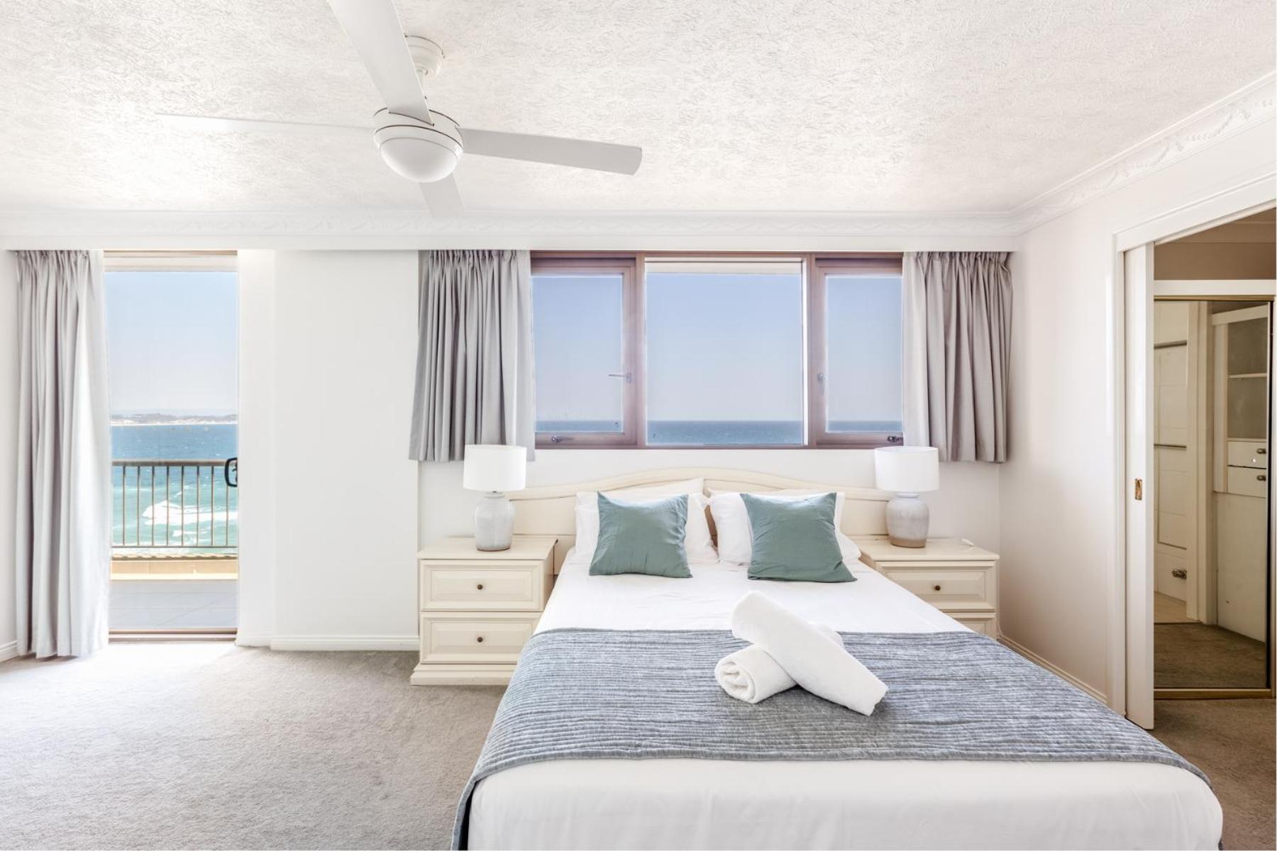Columbia Beachfront Apartments On Rainbow Bay Gold Coast Exterior photo