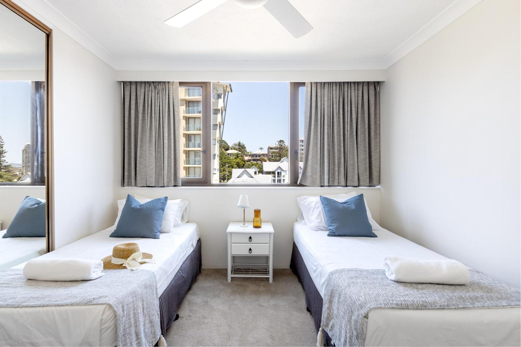 Columbia Beachfront Apartments On Rainbow Bay Gold Coast Exterior photo