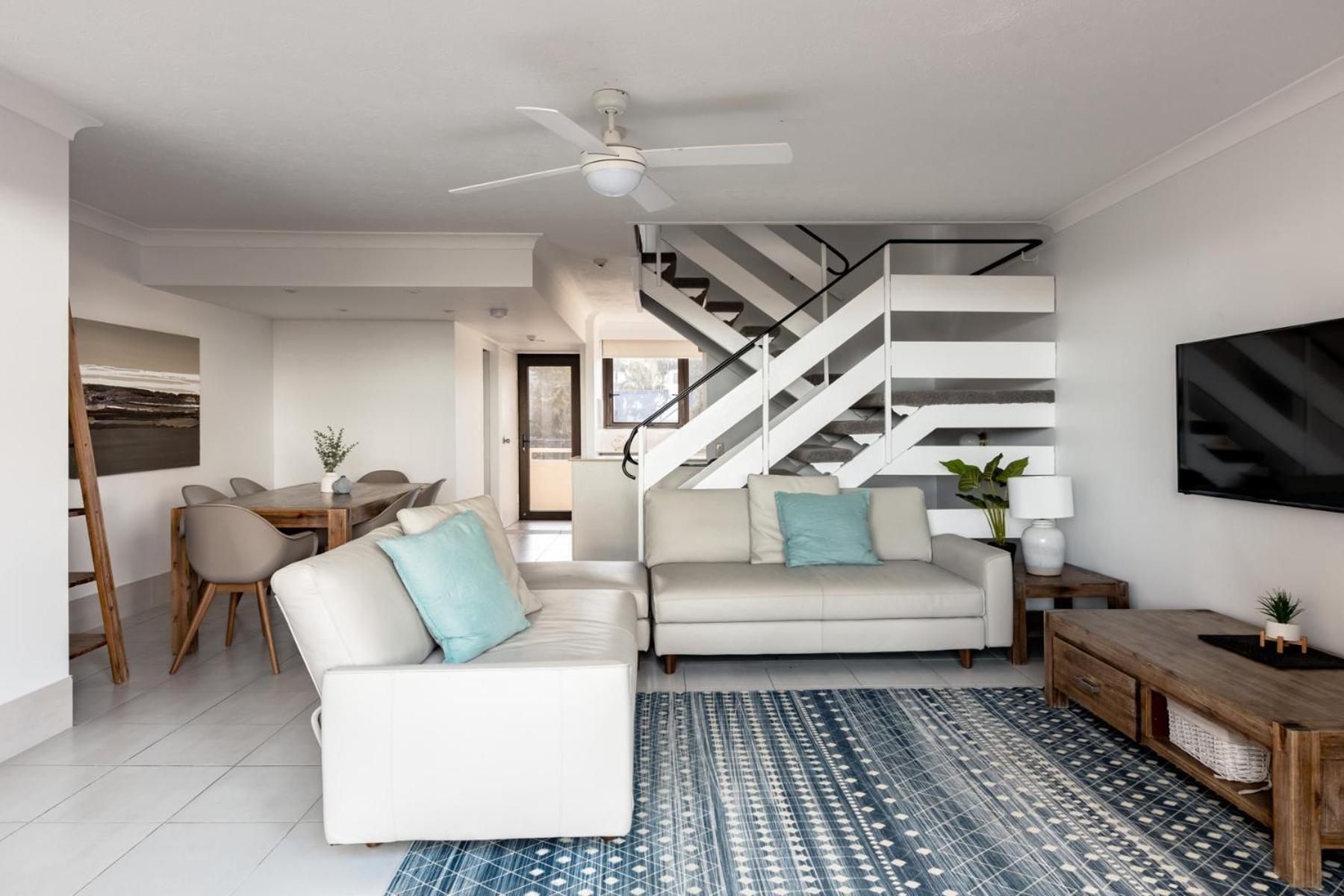 Columbia Beachfront Apartments On Rainbow Bay Gold Coast Exterior photo