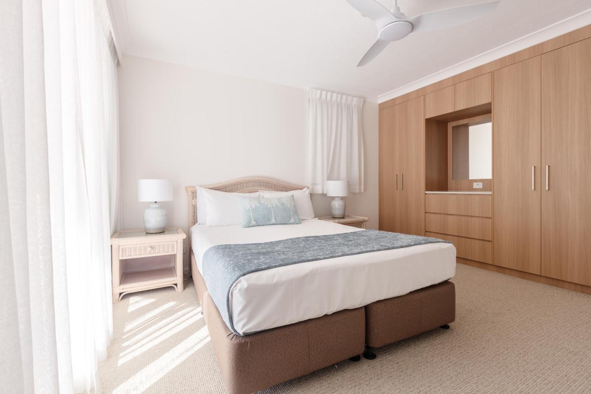 Columbia Beachfront Apartments On Rainbow Bay Gold Coast Exterior photo